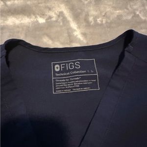 Figs women’s navy scrub top